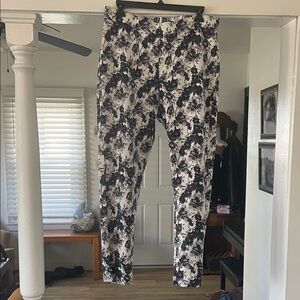 Rafaella Black and White Floral Capris